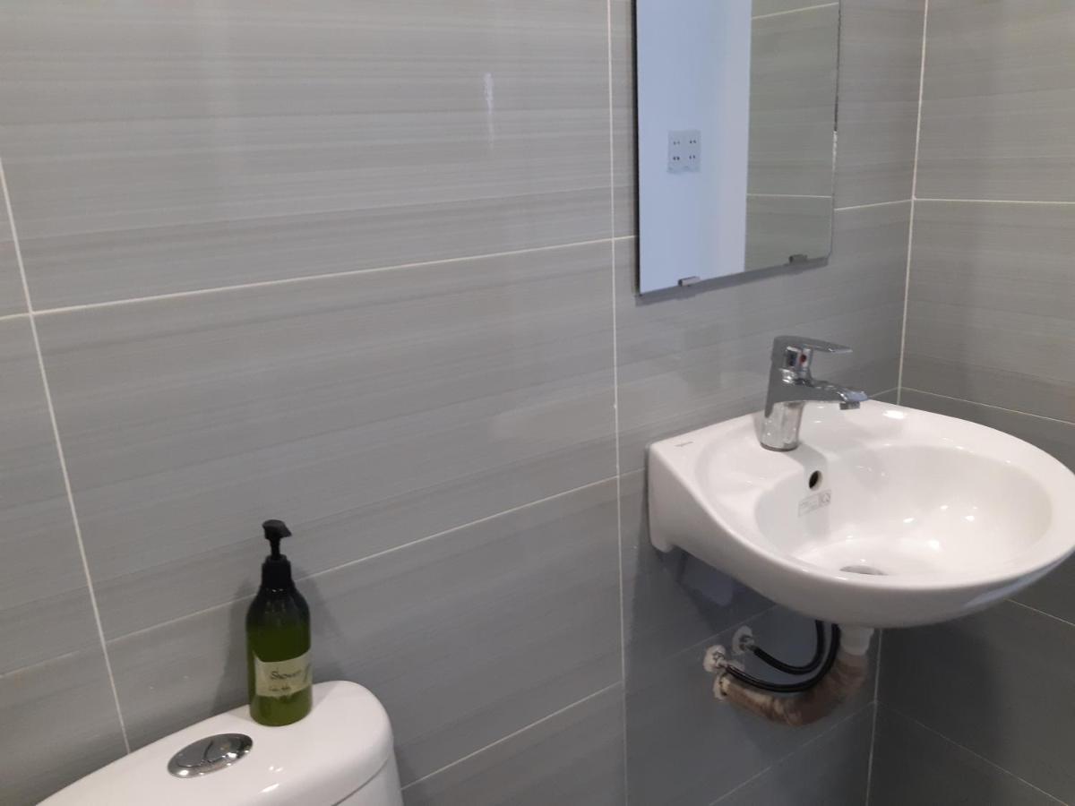 Yelo Hostel & Cafe Хошимин Екстериор снимка