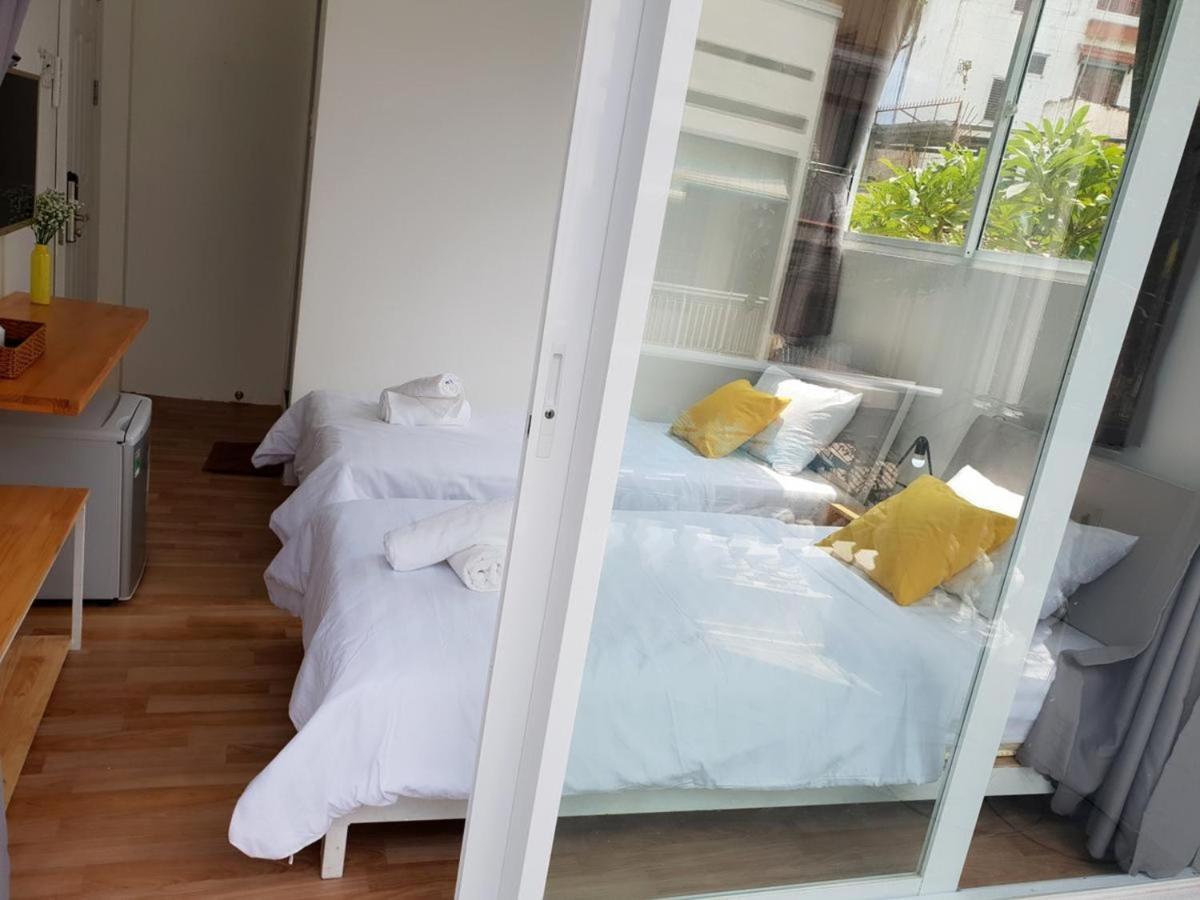 Yelo Hostel & Cafe Хошимин Екстериор снимка